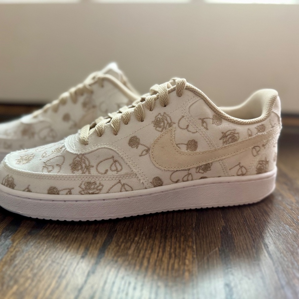 Embroidered Nike Court Vision Lows - Valentine's Day ed. - Picture 7 of 10